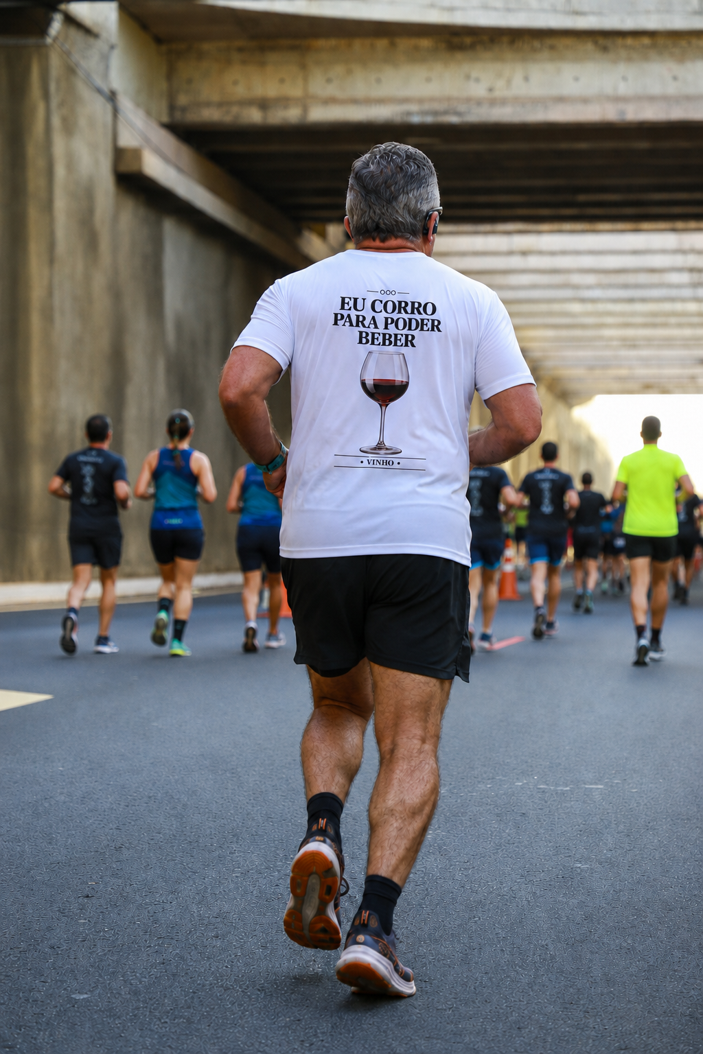 Eu Corro Para Poder Beber (Vinho) - Camiseta Sport Dry UV
