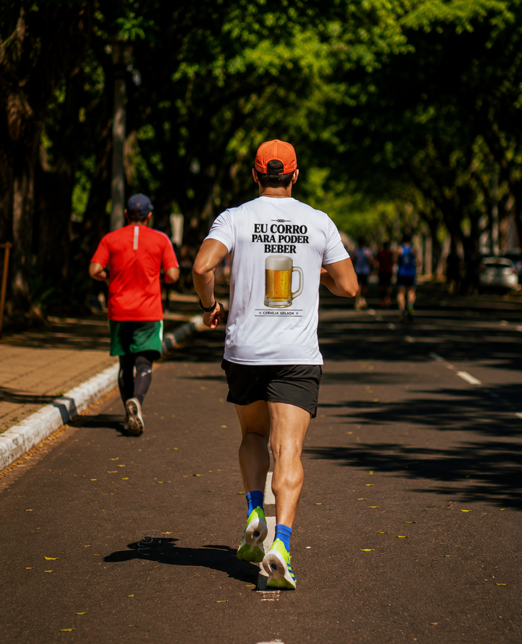 Eu Corro Para Poder Beber (Cerveja) - Camiseta Sport Dry UV